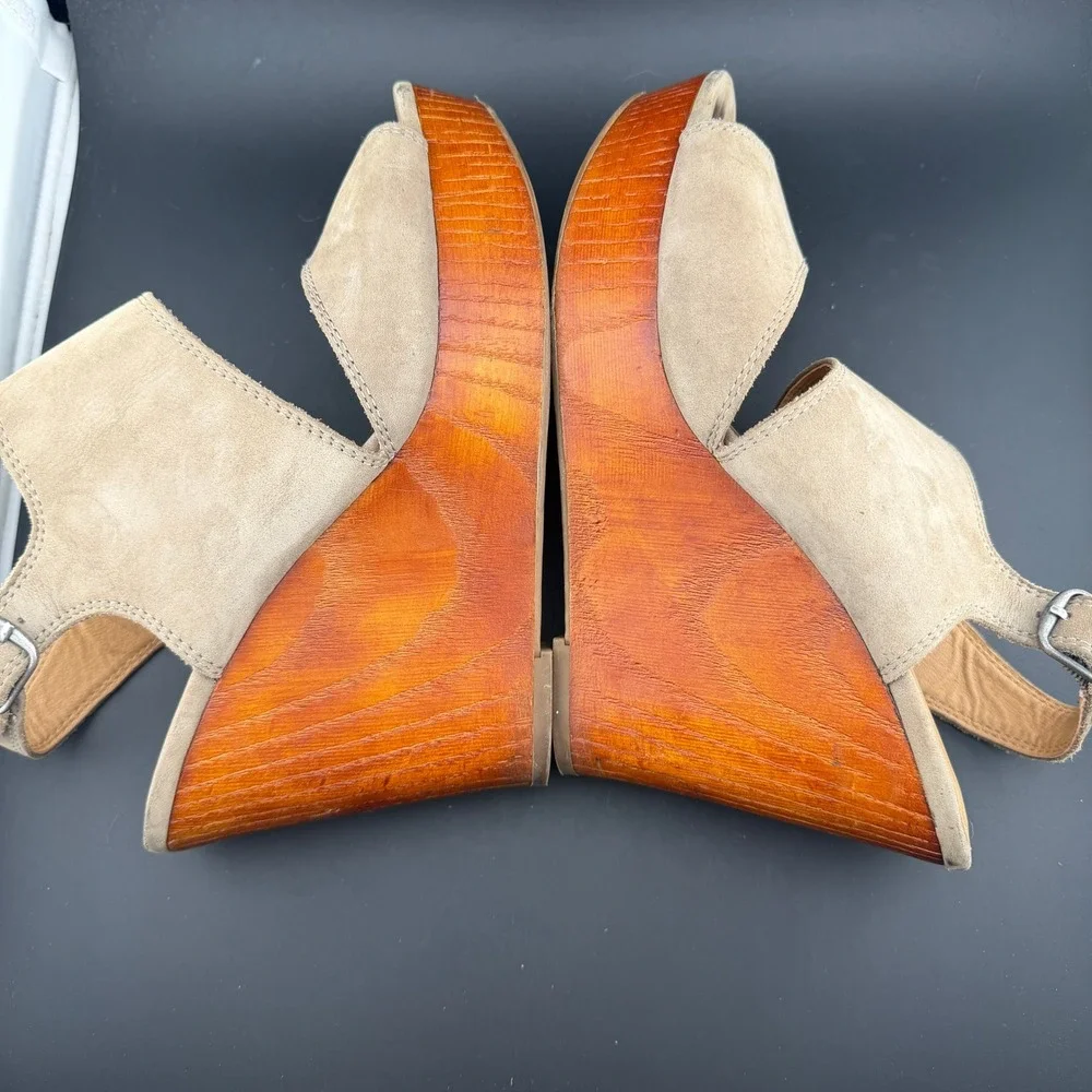 Lucky Brand Taupe Suede Platform Wedge Sandals Buckle Ankle Strap‎ Wood Heel